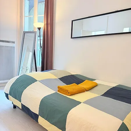 Charming With Private Garden In Cadix Appartamento Parigi